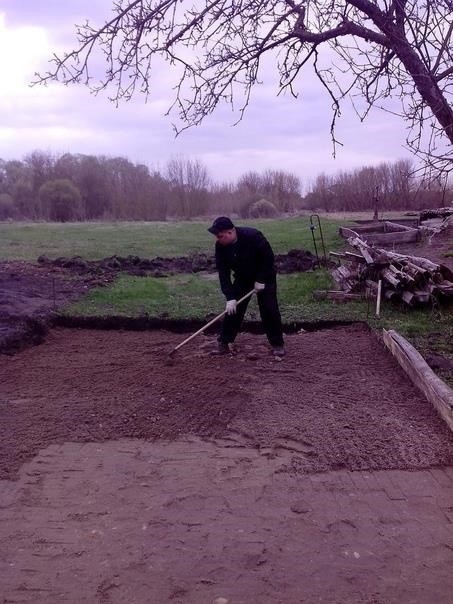 Сделали на даче вот такой бассейн с любимой женой