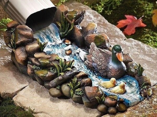 Оригинальный водосток для загородного дома