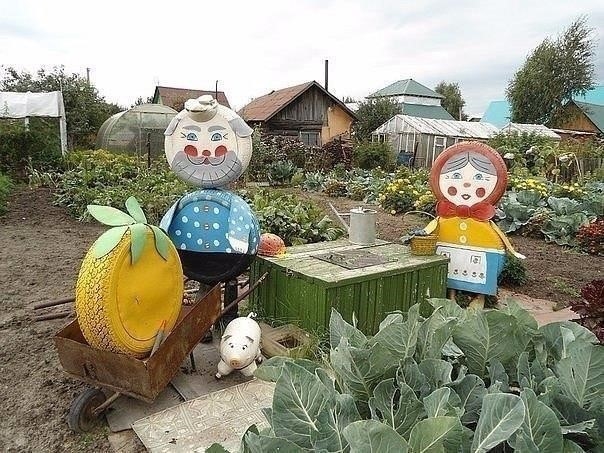 Позитивные поделки для двора.
